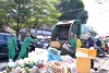 Tích cực, khẩn trương thu gom, vận chuyển rác ngày 30 Tết, giữ gìn thành phố xanh, sạch, đẹp.